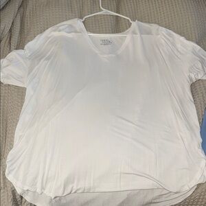 Oversized V-neck tshirt